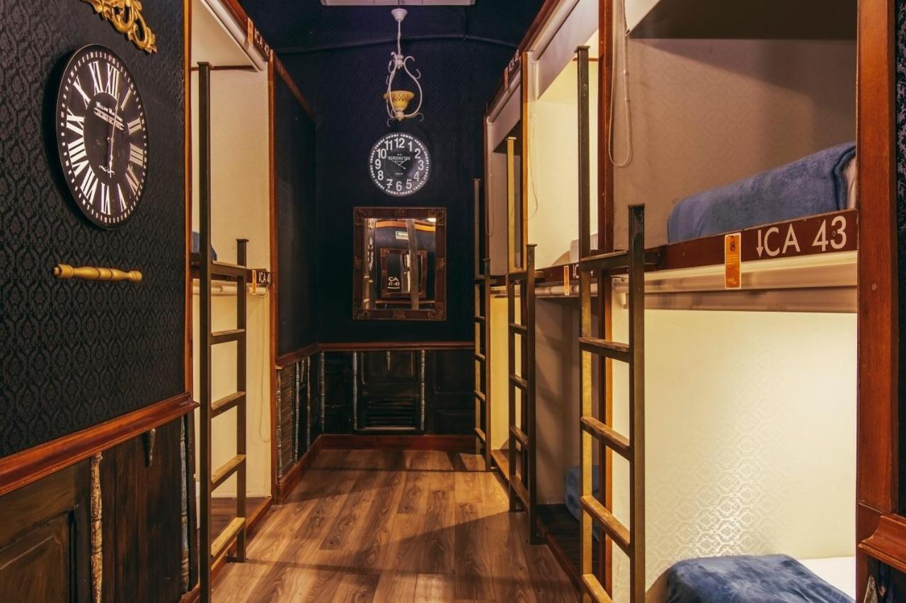 Cama em Dormitório Misto com 8 Camas